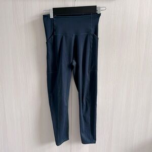 Girlfriend collective Midnight Compressive High-Rise 3/4 Legging S navy pockets
